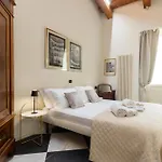 Διαμέρισμα Teatrum Loft Teatro Galli -jacuzzi In *