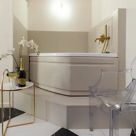 Apartment Teatrum Loft Teatro Galli -jacuzzi In