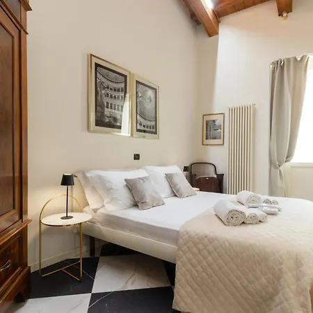 דירה Teatrum Loft Teatro Galli -jacuzzi In *