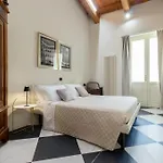 Apartment Teatrum Loft Teatro Galli -jacuzzi In
